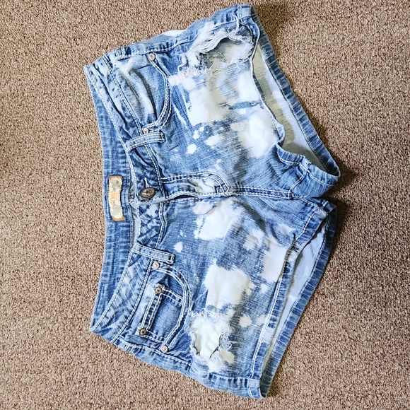 Size 9 Jean Shorts - Picture 2 of 3